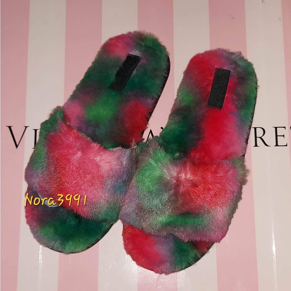 PINK VS Faux Fur Slipper size Small NIP - Picture 11 of 11